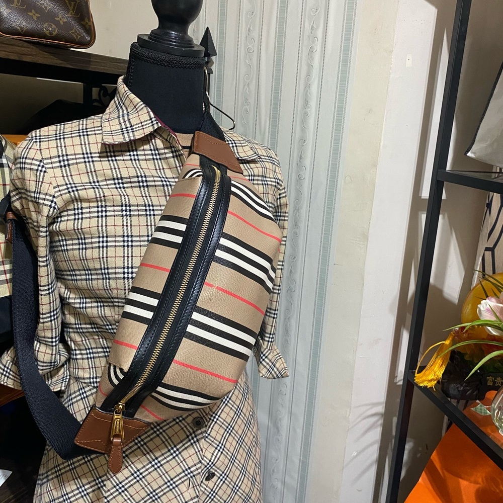 Burberry bum bag icon stripe print sonny final sale no returns